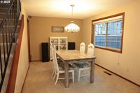 1110 NW Springwood Ln, McMinnville, OR 97128