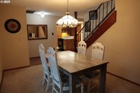 1110 NW Springwood Ln, McMinnville, OR 97128