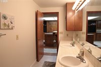 1110 NW Springwood Ln, McMinnville, OR 97128