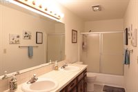 1110 NW Springwood Ln, McMinnville, OR 97128