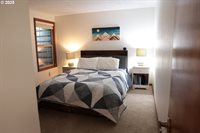 1110 NW Springwood Ln, McMinnville, OR 97128