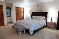 1110 NW Springwood Ln, McMinnville, OR 97128