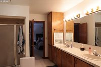 1110 NW Springwood Ln, McMinnville, OR 97128