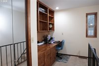 1110 NW Springwood Ln, McMinnville, OR 97128