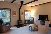 1110 NW Springwood Ln, McMinnville, OR 97128