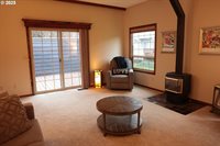 1110 NW Springwood Ln, McMinnville, OR 97128