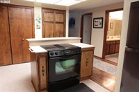 1110 NW Springwood Ln, McMinnville, OR 97128