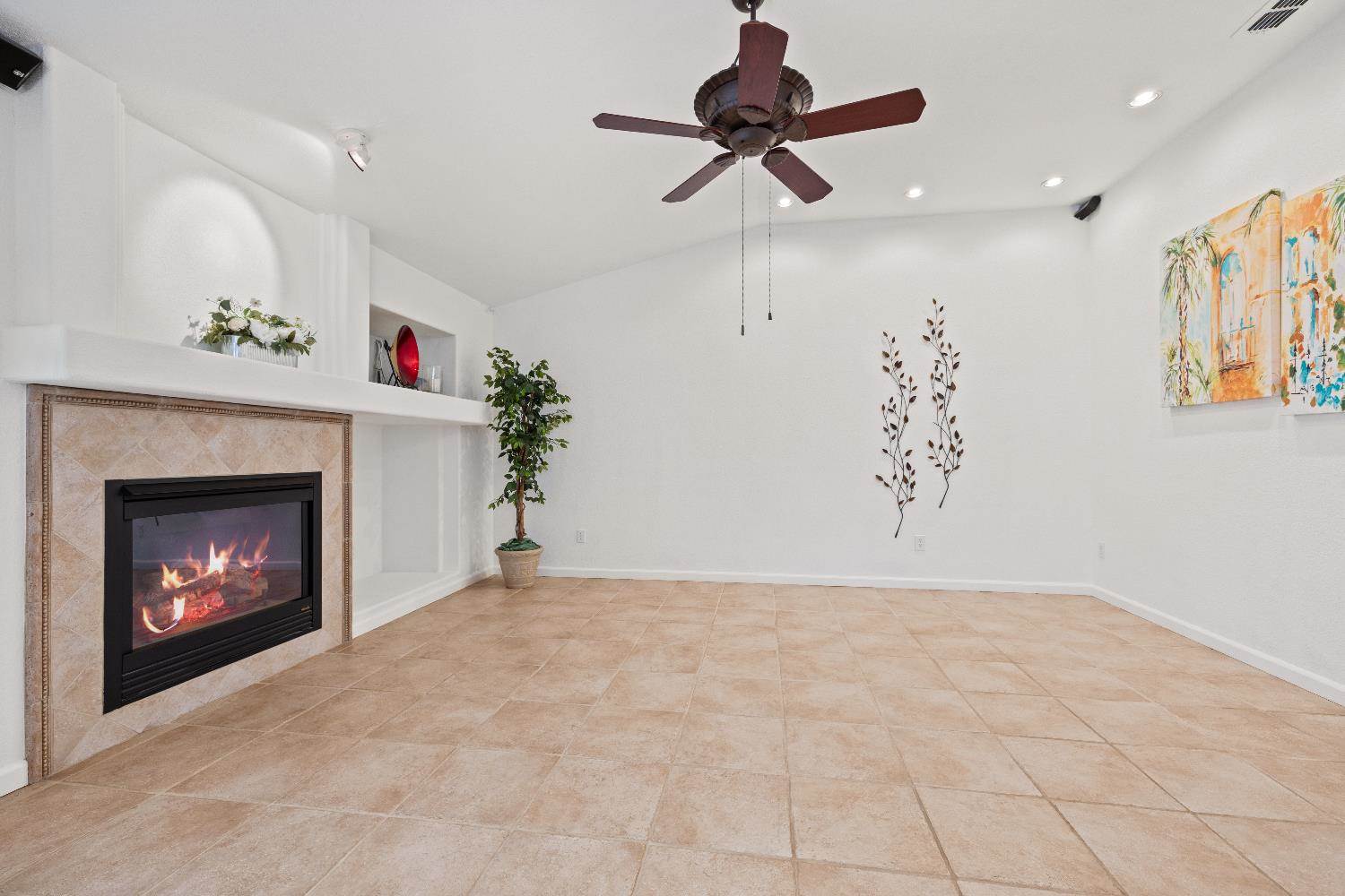 1209 Camino Capistrano, Roseville, CA 95747