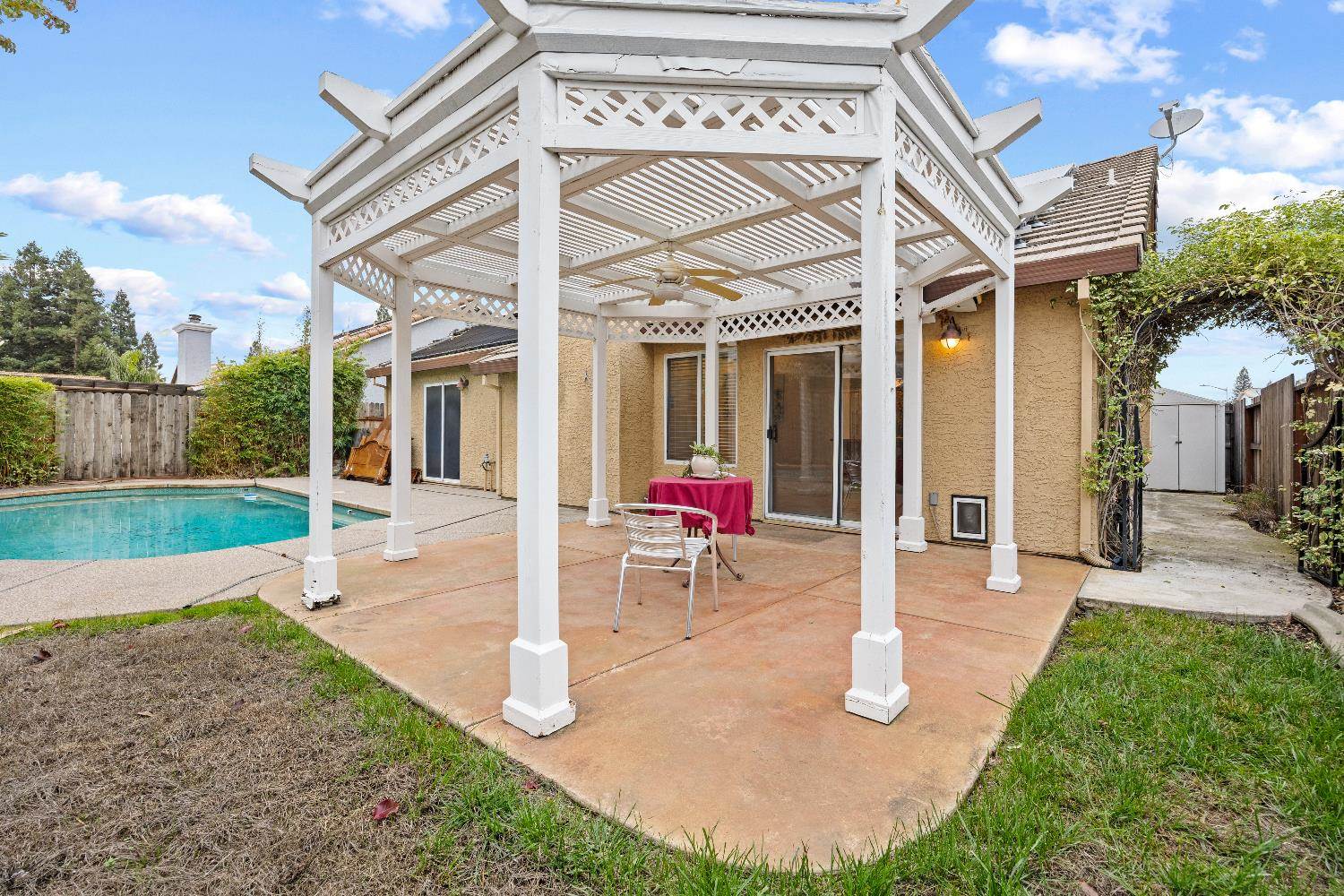 1209 Camino Capistrano, Roseville, CA 95747