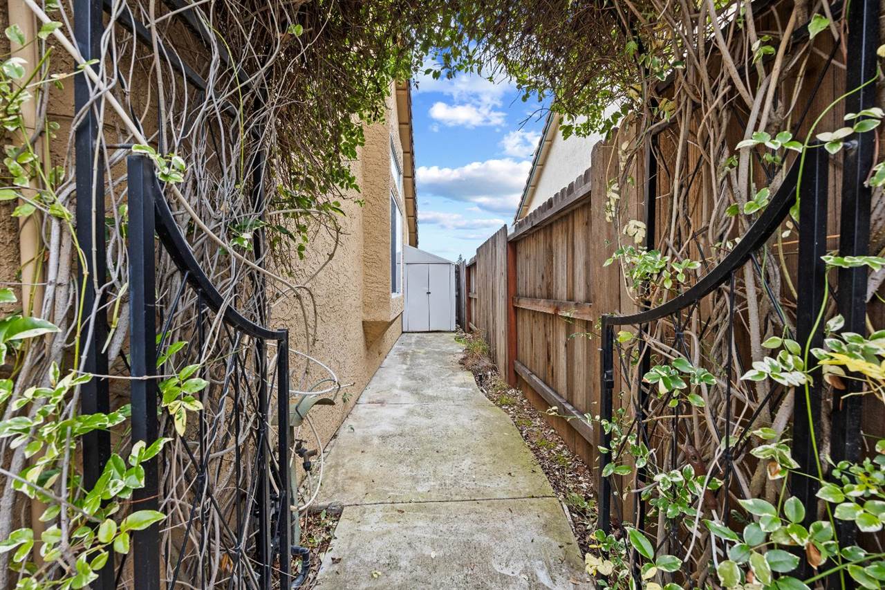 1209 Camino Capistrano, Roseville, CA 95747