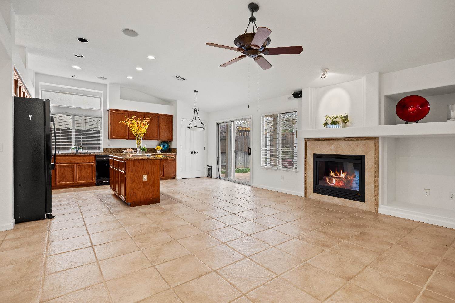 1209 Camino Capistrano, Roseville, CA 95747