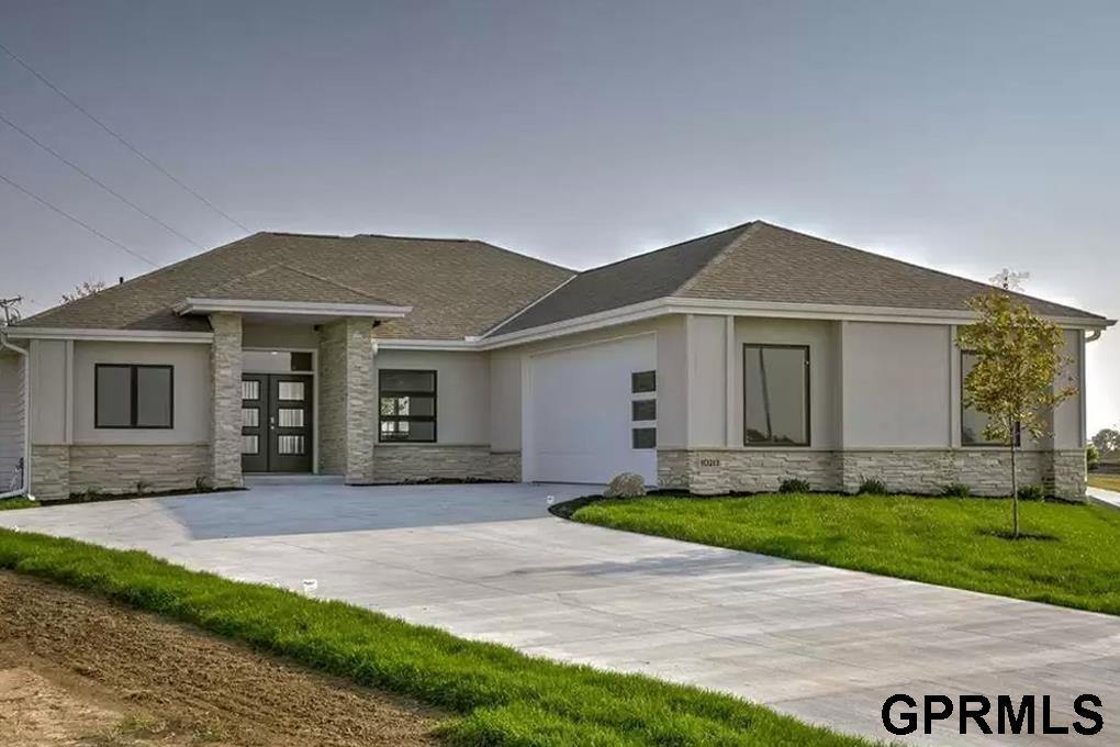 12511 Schirra Circle, Papillion, NE 68046