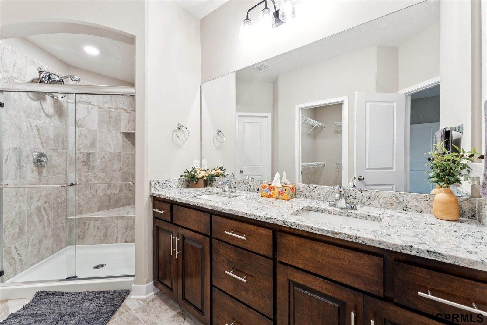 17676 Potter Street, Bennington, NE 68007