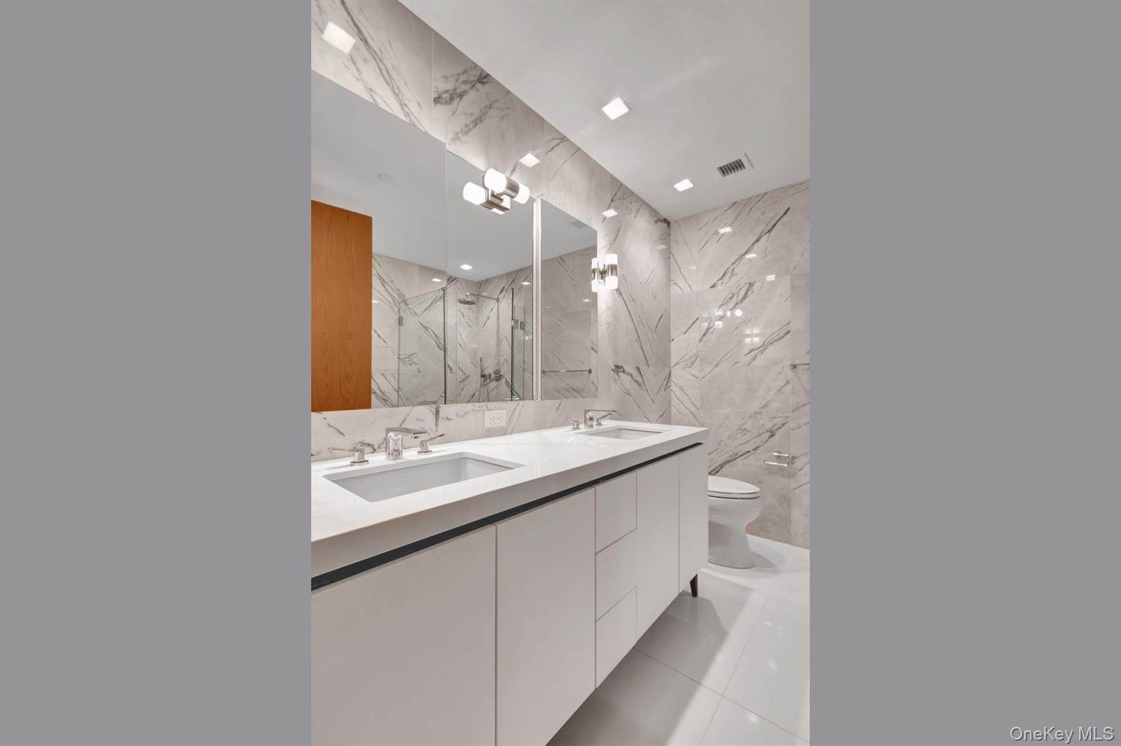 200 East 21st Street, New York, NY 10010