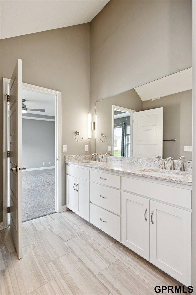 4504 South 198Th Street, Omaha, NE 68135