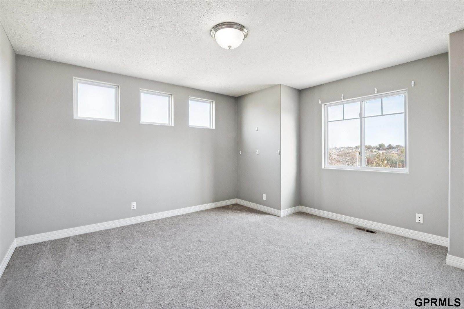 4504 South 198Th Street, Omaha, NE 68135