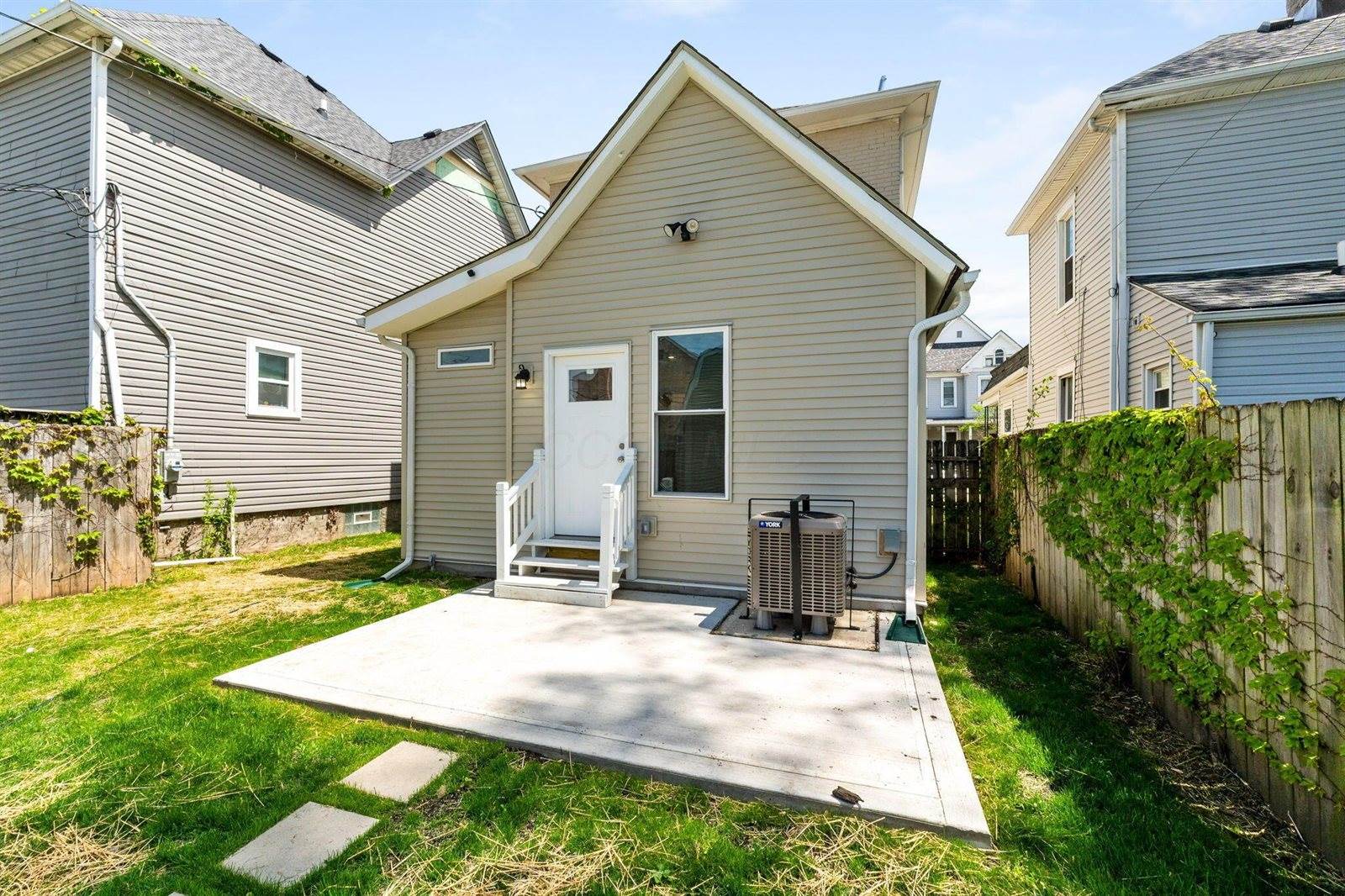 61 Dakota Avenue, Columbus, OH 43222