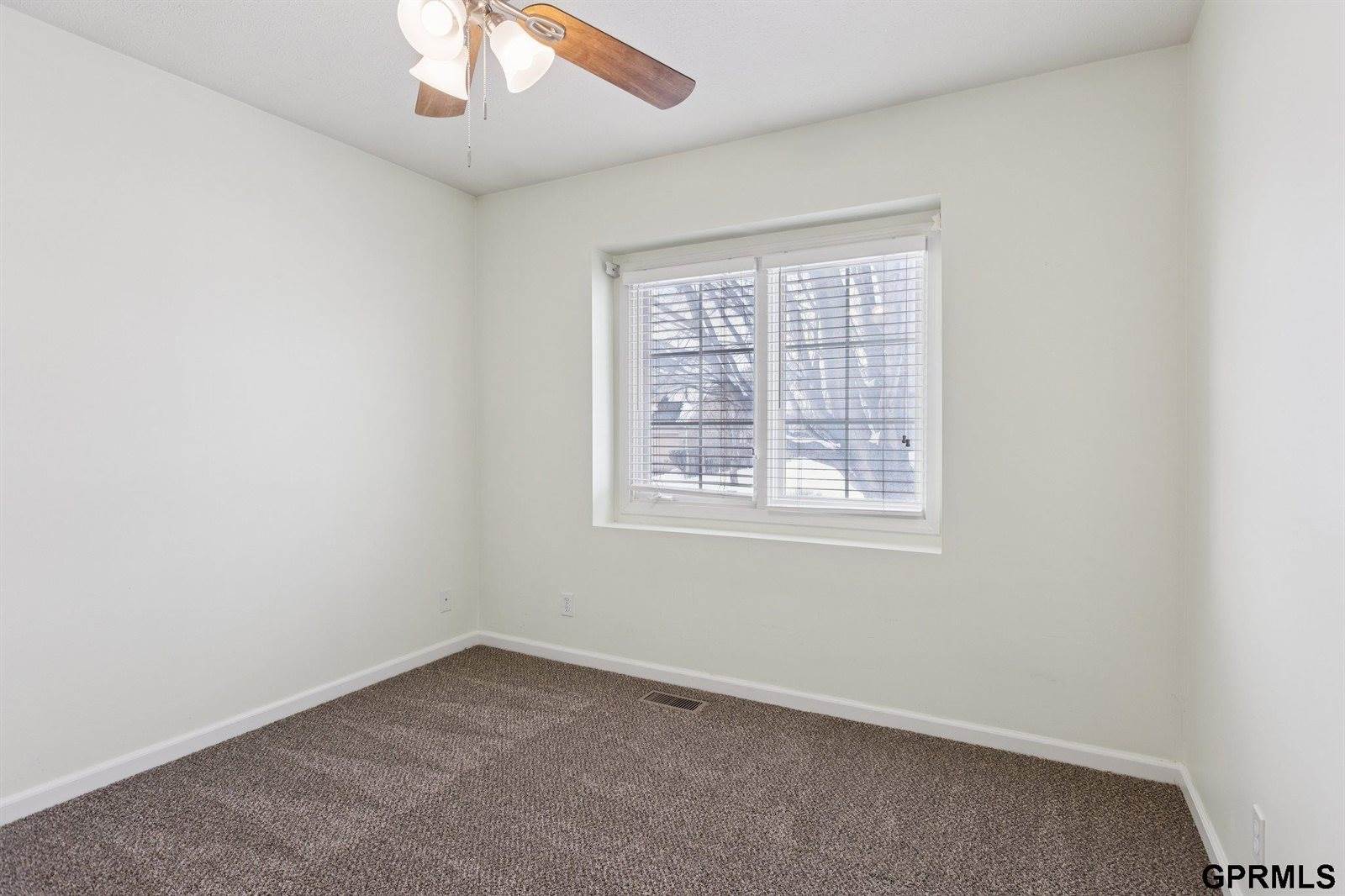 9403 South 25Th Avenue, Bellevue, NE 68147