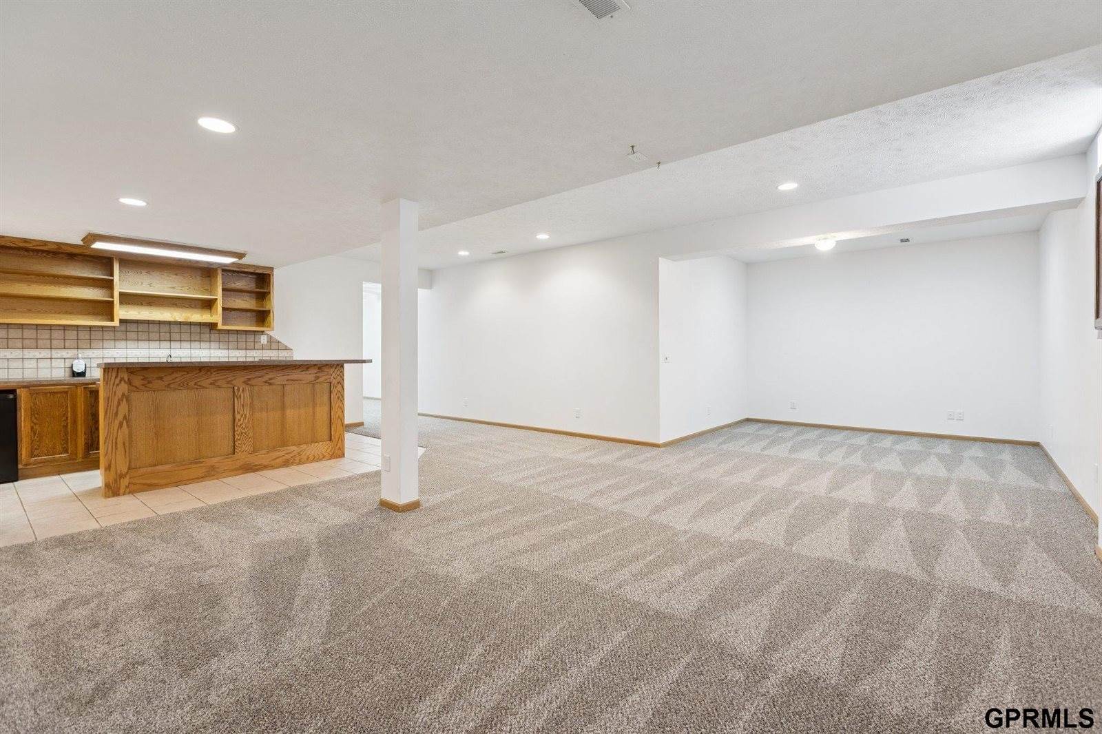 9403 South 25Th Avenue, Bellevue, NE 68147