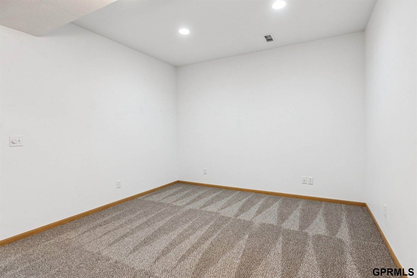 9403 South 25Th Avenue, Bellevue, NE 68147