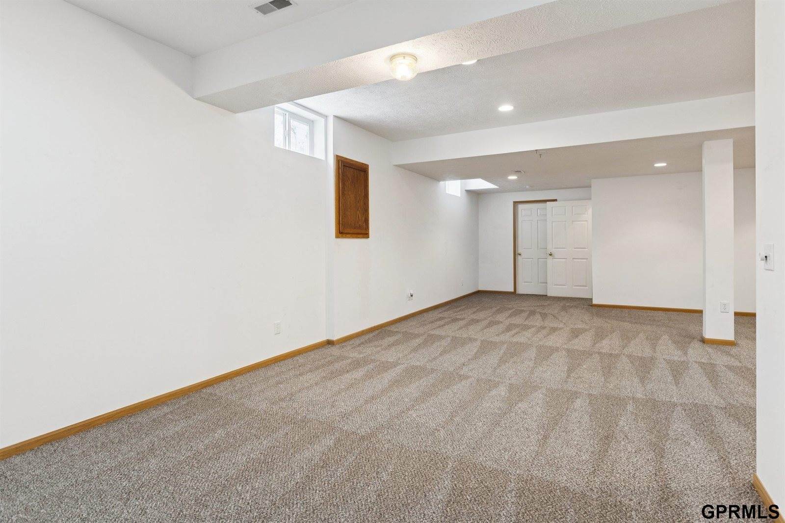 9403 South 25Th Avenue, Bellevue, NE 68147