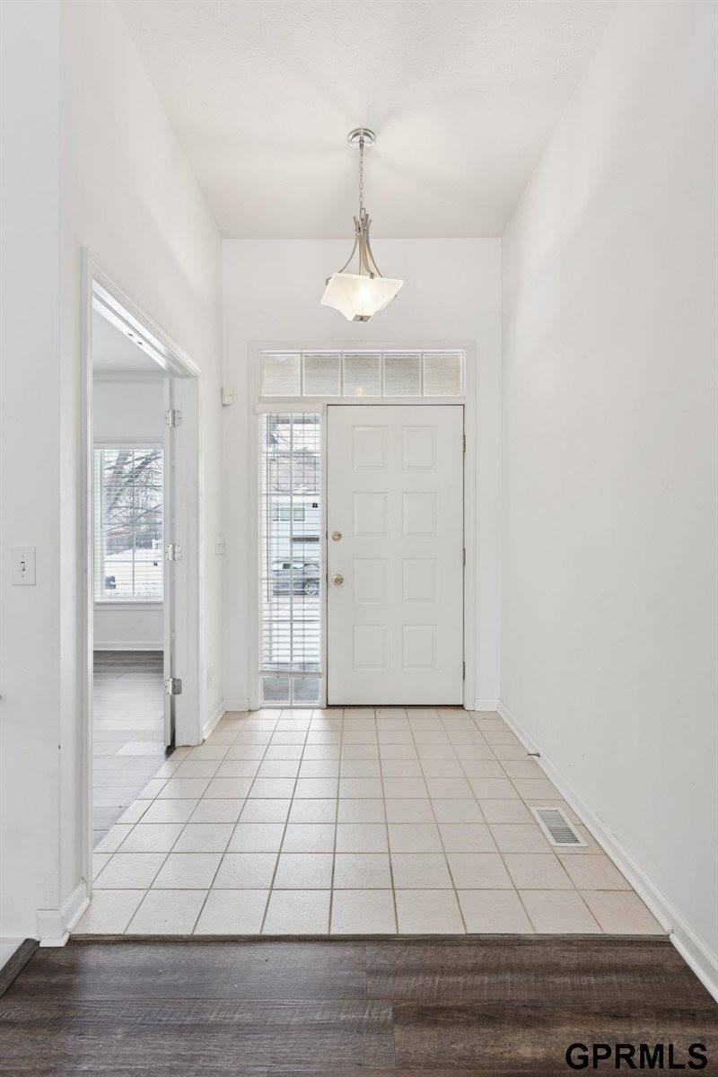 9403 South 25Th Avenue, Bellevue, NE 68147