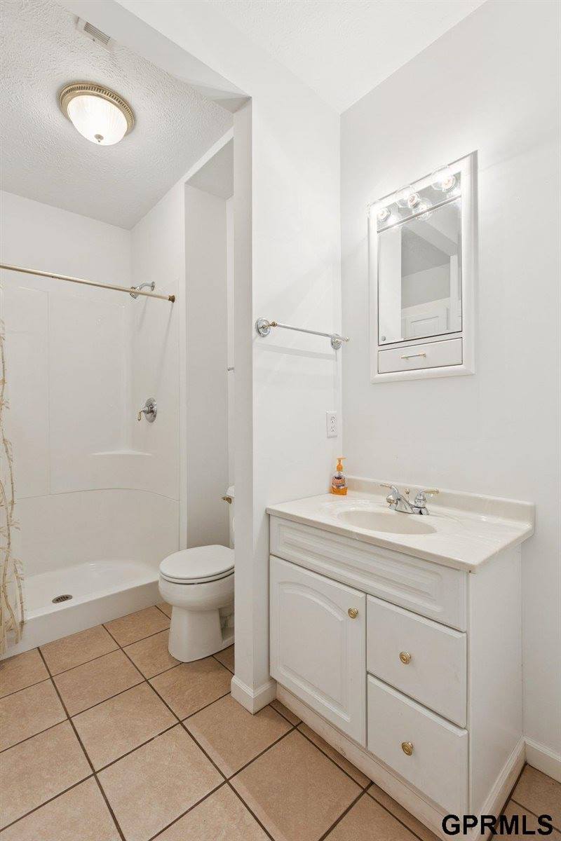 9403 South 25Th Avenue, Bellevue, NE 68147