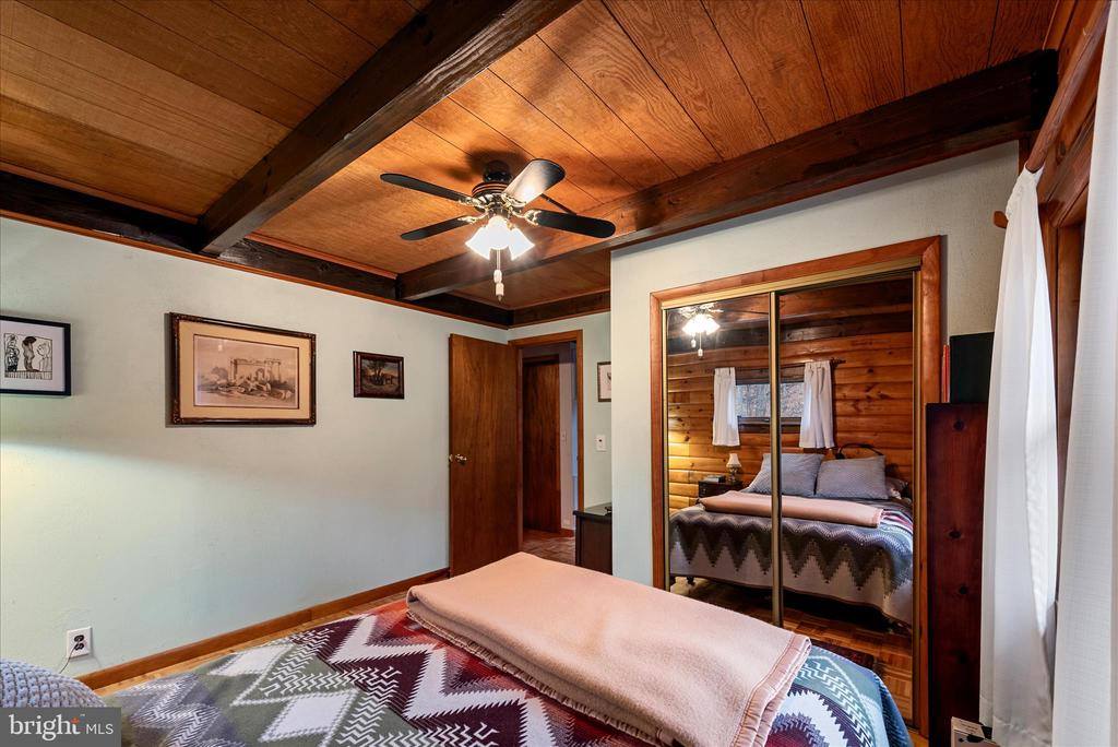 249 Crestview Lane, Berkeley Springs, WV 25411