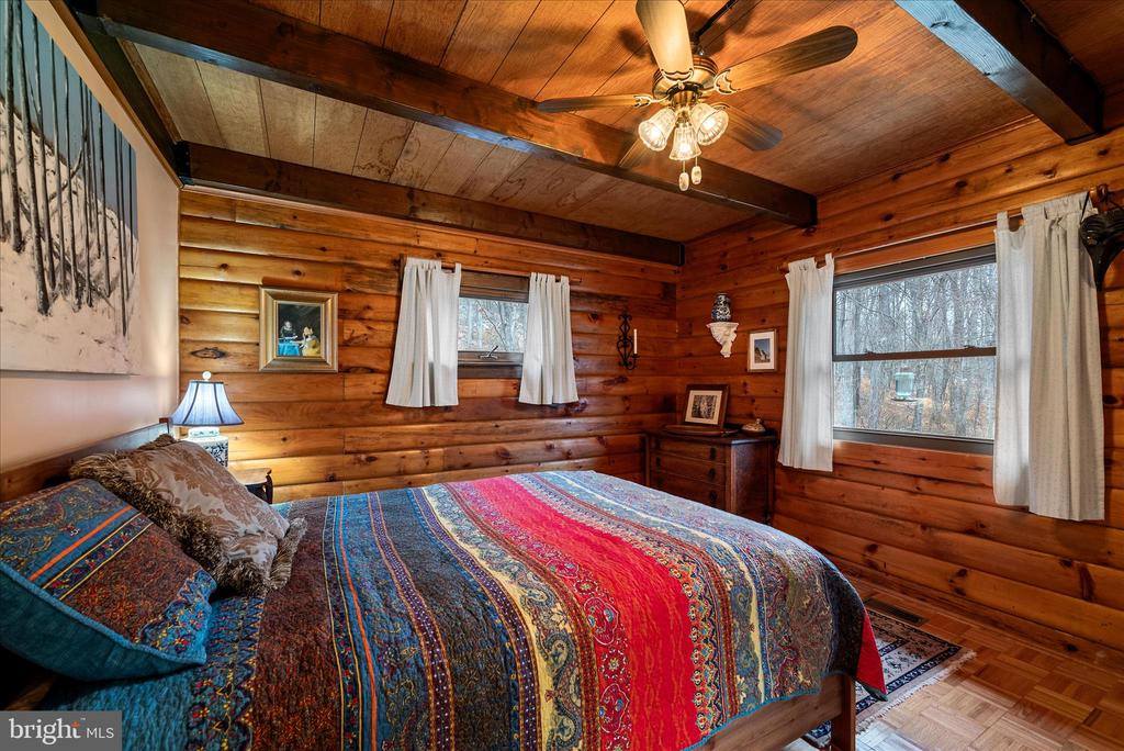 249 Crestview Lane, Berkeley Springs, WV 25411