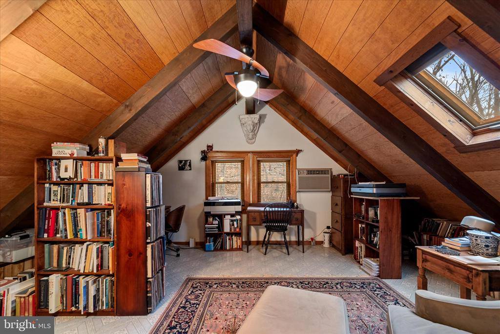 249 Crestview Lane, Berkeley Springs, WV 25411