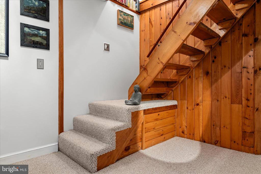 249 Crestview Lane, Berkeley Springs, WV 25411