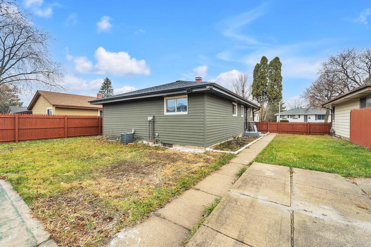 6655 West Brentwood Ave, Milwaukee, WI 53223