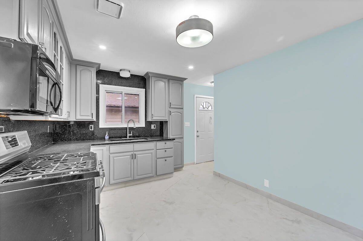 6655 West Brentwood Ave, Milwaukee, WI 53223