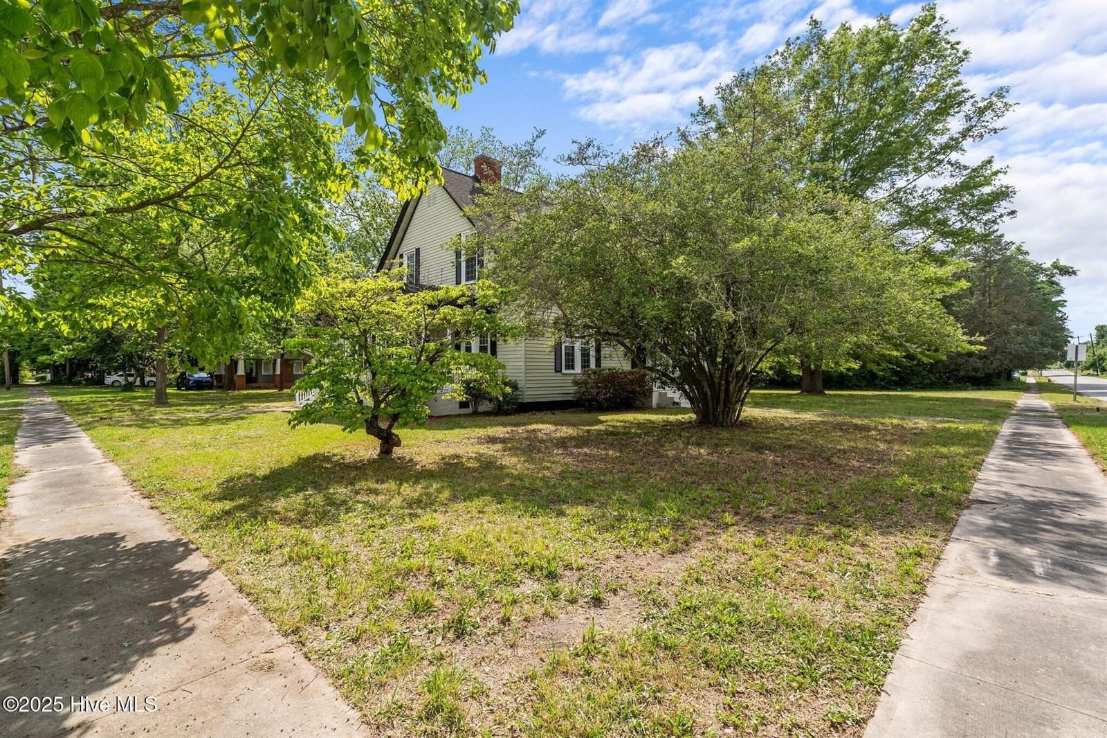 301 West Central Street, Robeson County, NC 28364