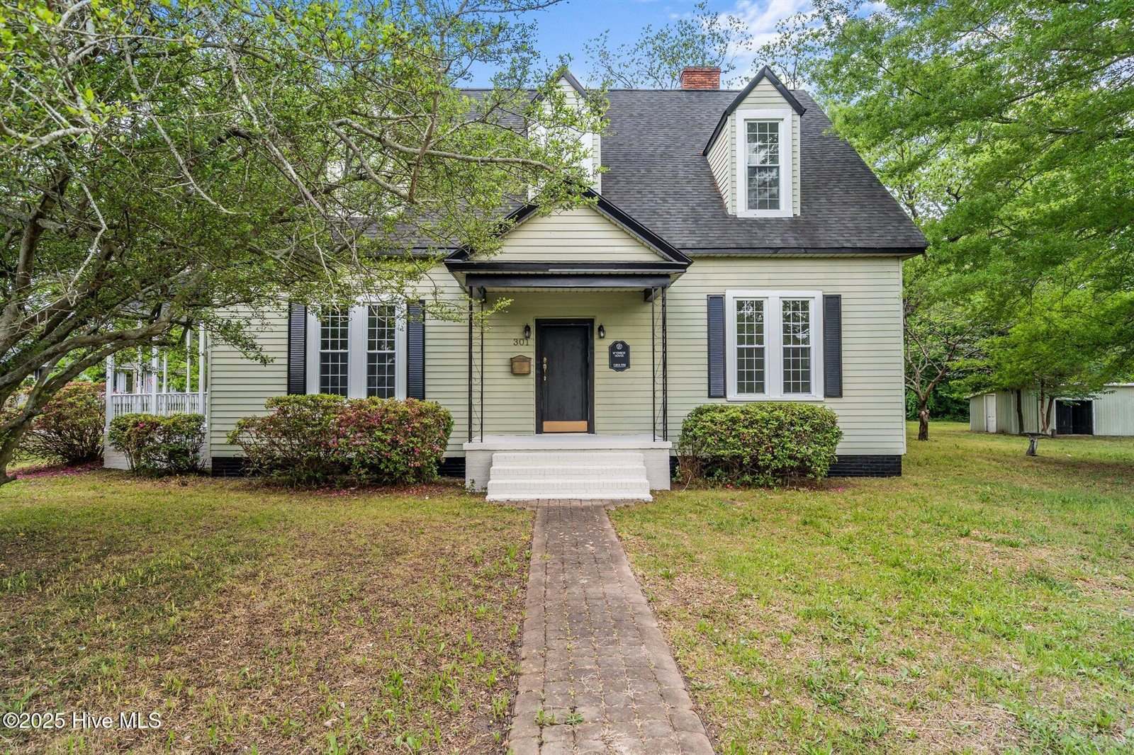 301 West Central Street, Robeson County, NC 28364