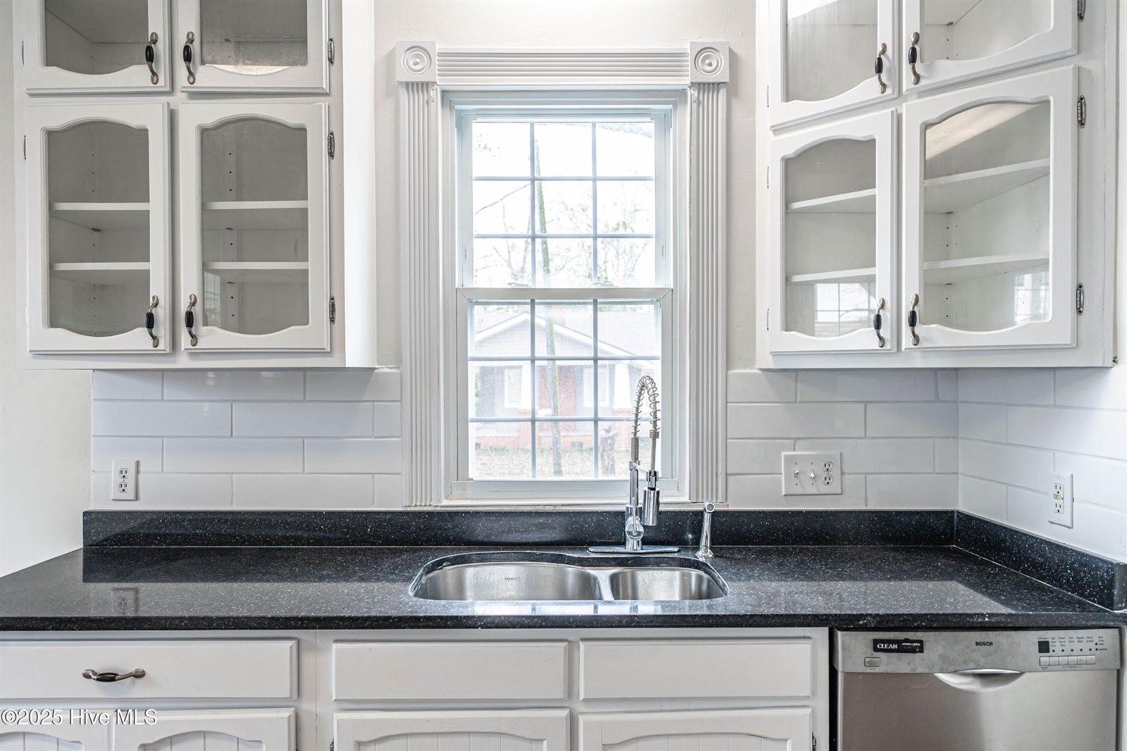 301 West Central Street, Maxton, NC 28364