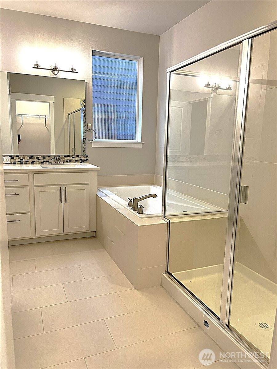 3221 Deol Lane, Mount Vernon, WA 98273