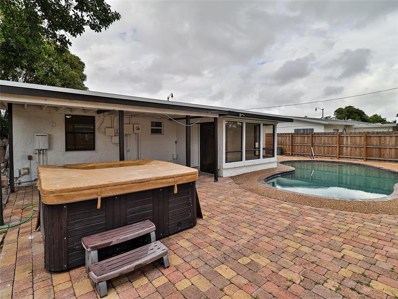 2820 NE 9th Ter, Pompano Beach, FL 33064