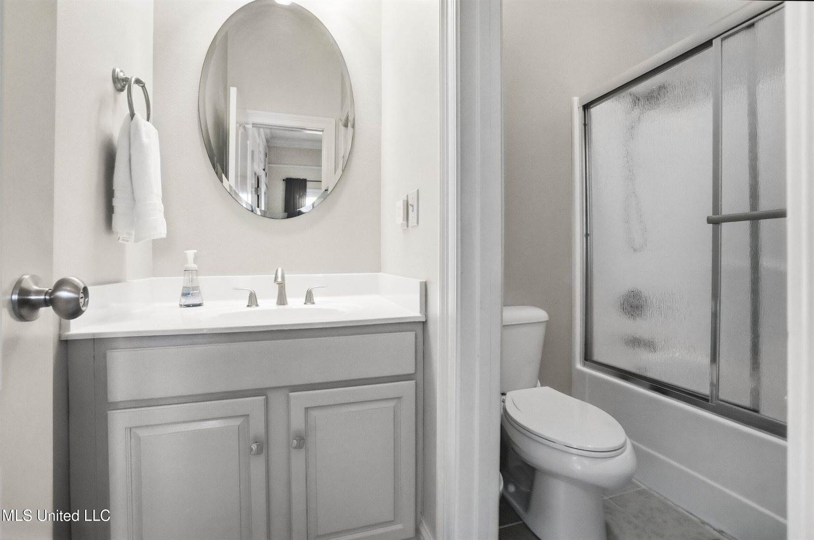 17 Oak Alley Lane, Long Beach, MS 39560