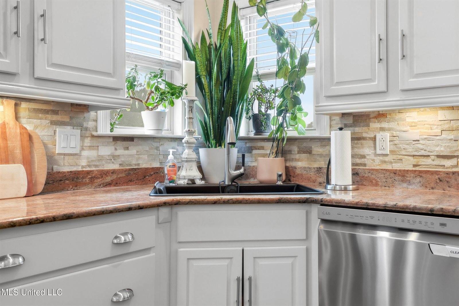 17 Oak Alley Lane, Long Beach, MS 39560