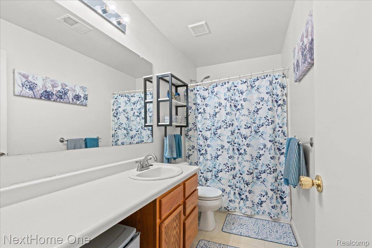 8564 Fox River Drive, FowlervilleVillage_Livingston, MI 48836