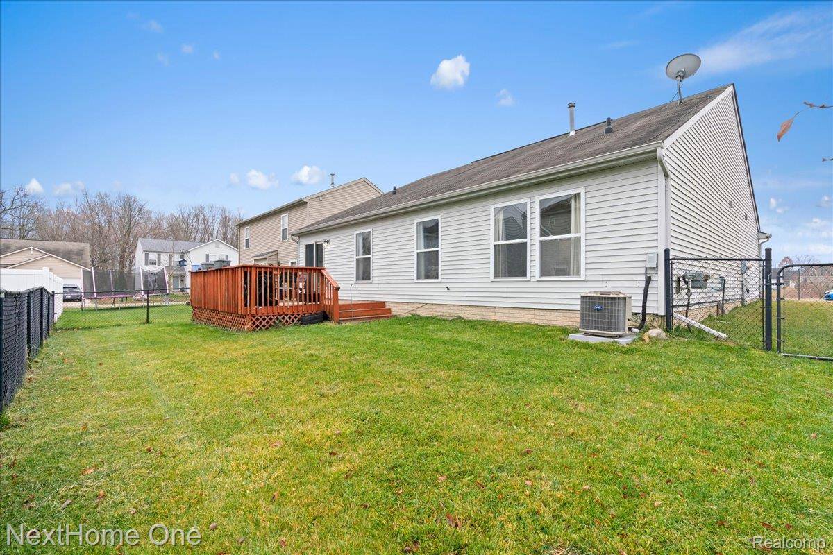 8564 Fox River Drive, FowlervilleVillage_Livingston, MI 48836
