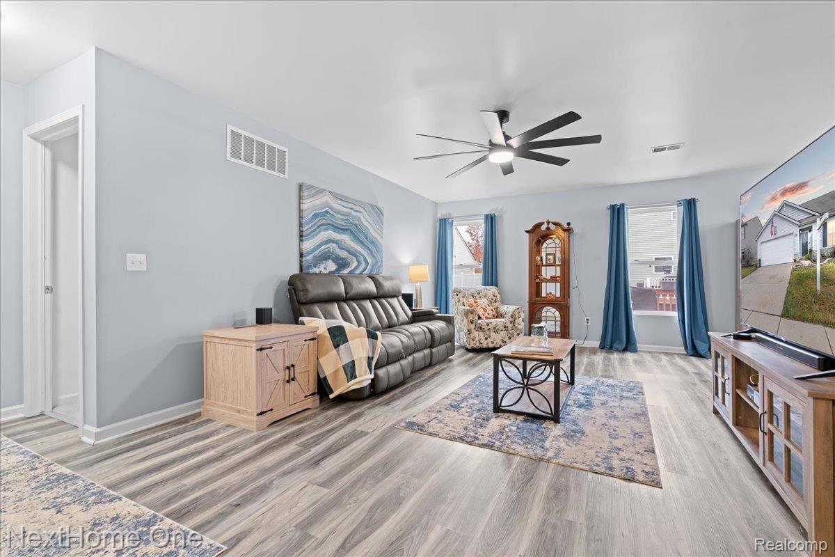 8564 Fox River Drive, FowlervilleVillage_Livingston, MI 48836