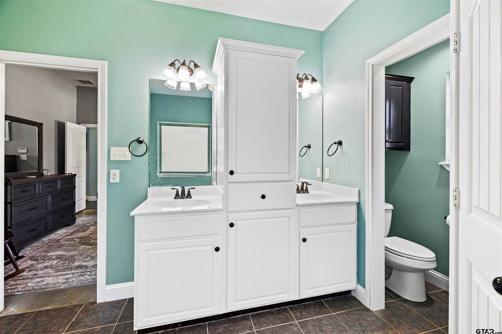 16785 S Lakeview Dr, Troup, TX 75789