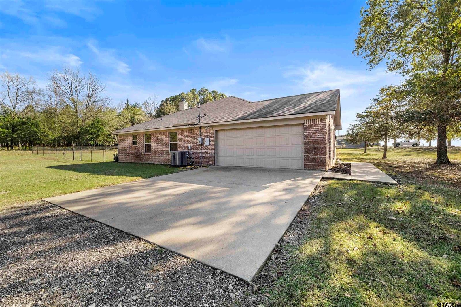 16785 S Lakeview Dr, Troup, TX 75789