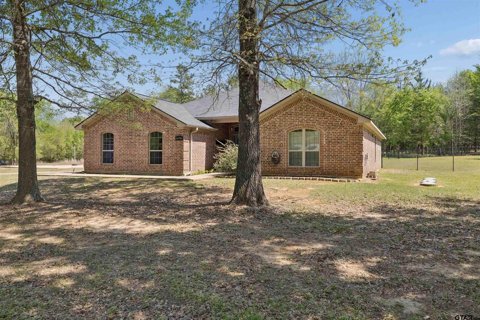 16785 S Lakeview Dr, Troup, TX 75789