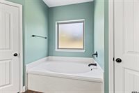 16785 S Lakeview Dr, Troup, TX 75789