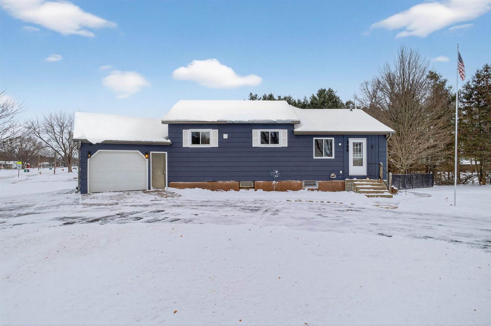 349 Crestview Lane, Nekoosa, WI 54457