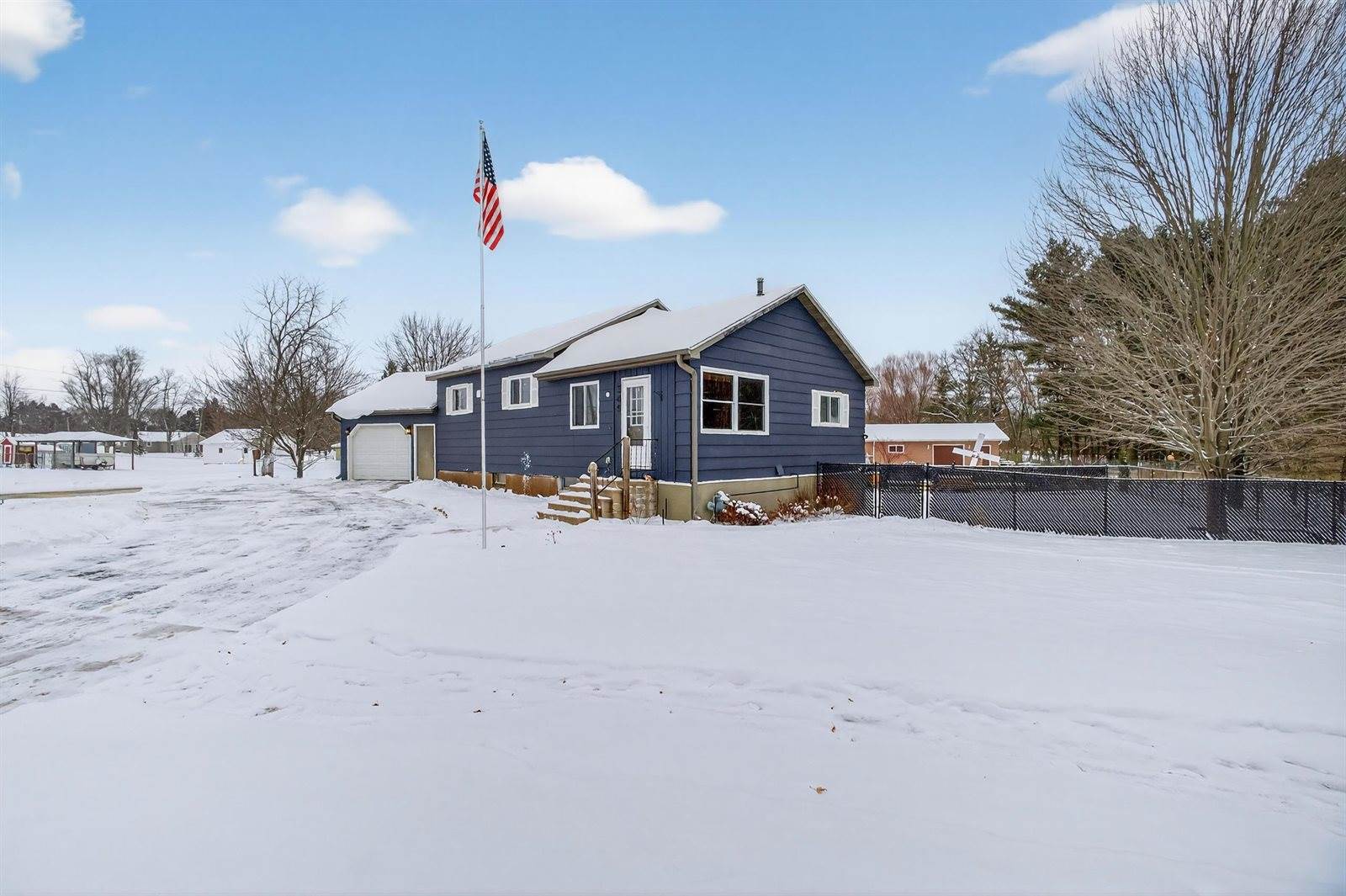 349 Crestview Lane, Nekoosa, WI 54457