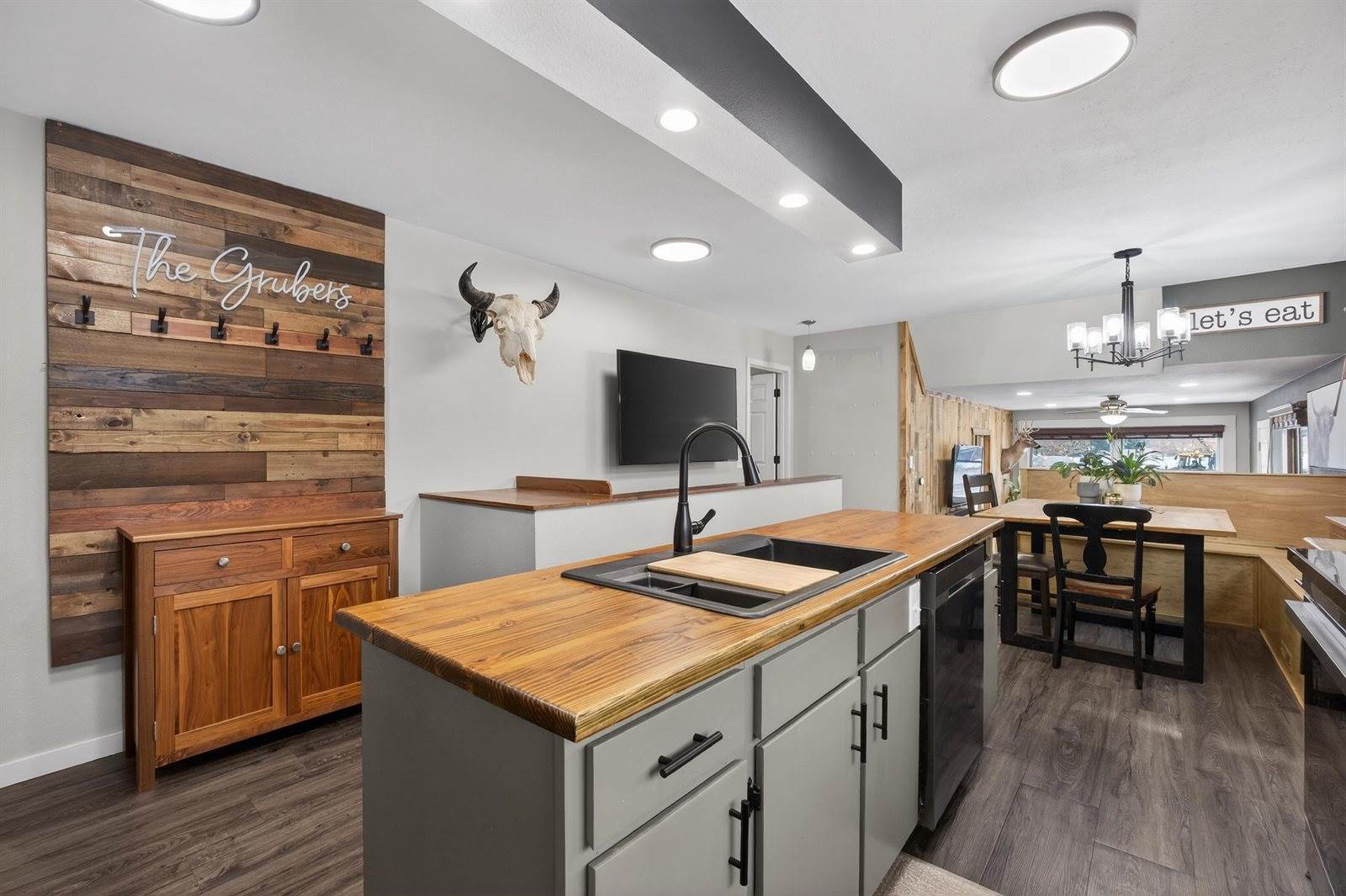 349 Crestview Lane, Nekoosa, WI 54457